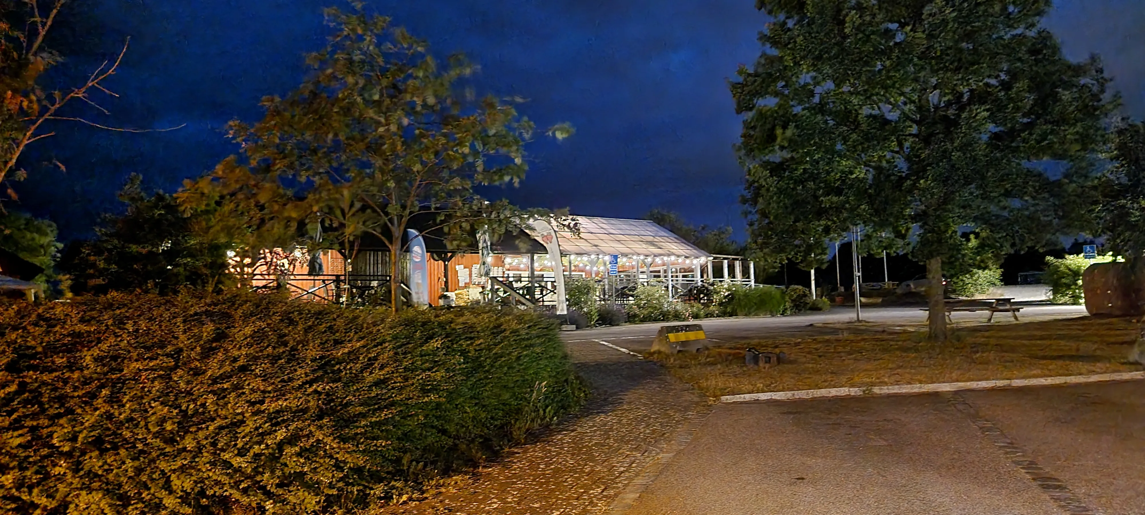 Utsikt över vattnet från Brofästet Senoren